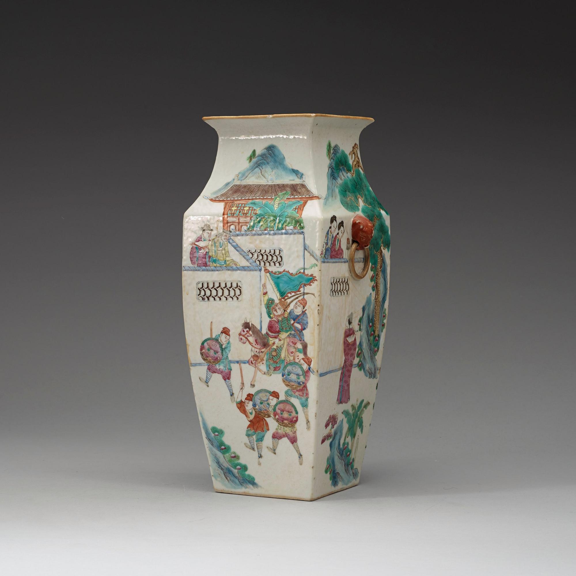 VAS, porslin. Qing dynastin, 1800-tal.