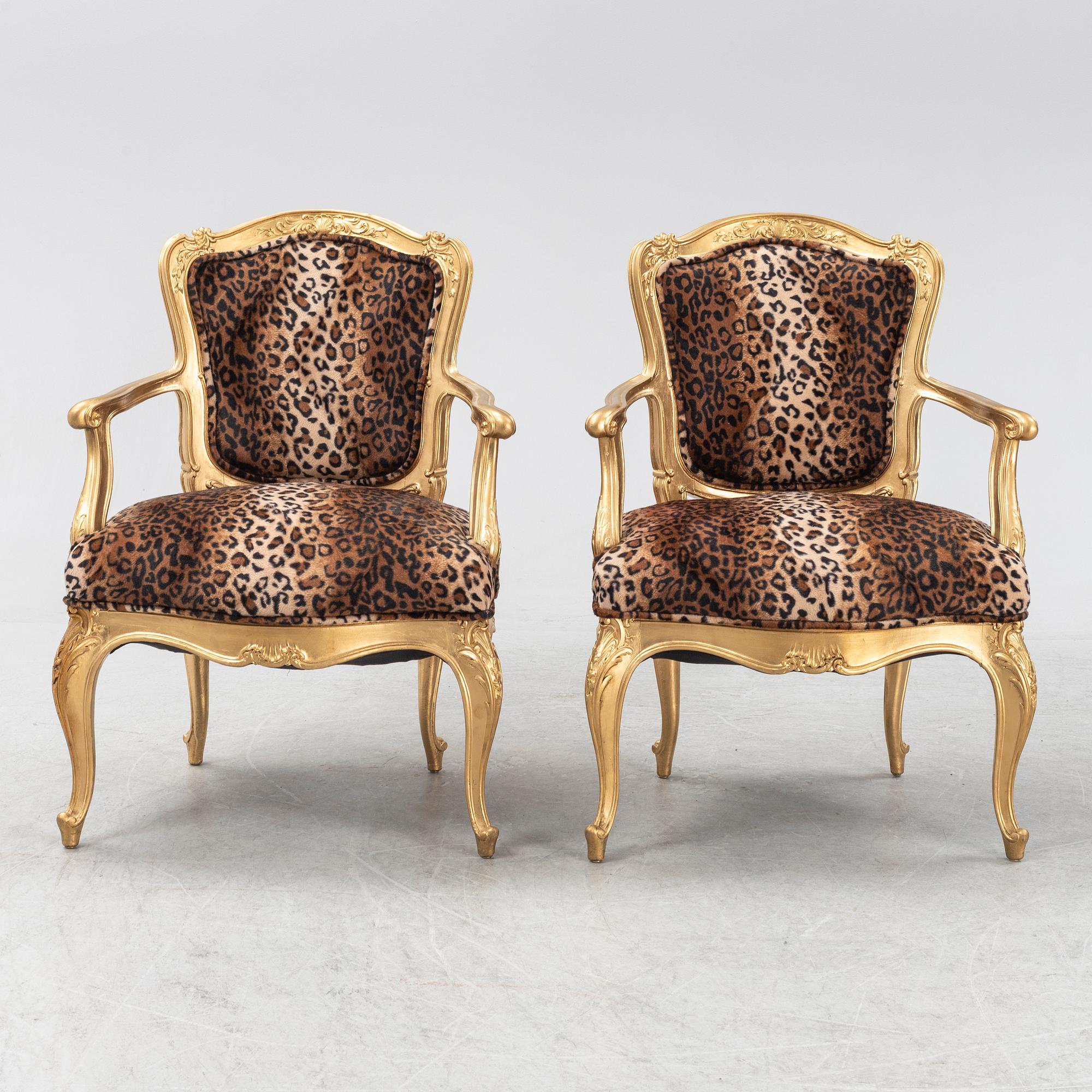 Karmstolar, ett par, Louis XV-stil, 1900-tal.