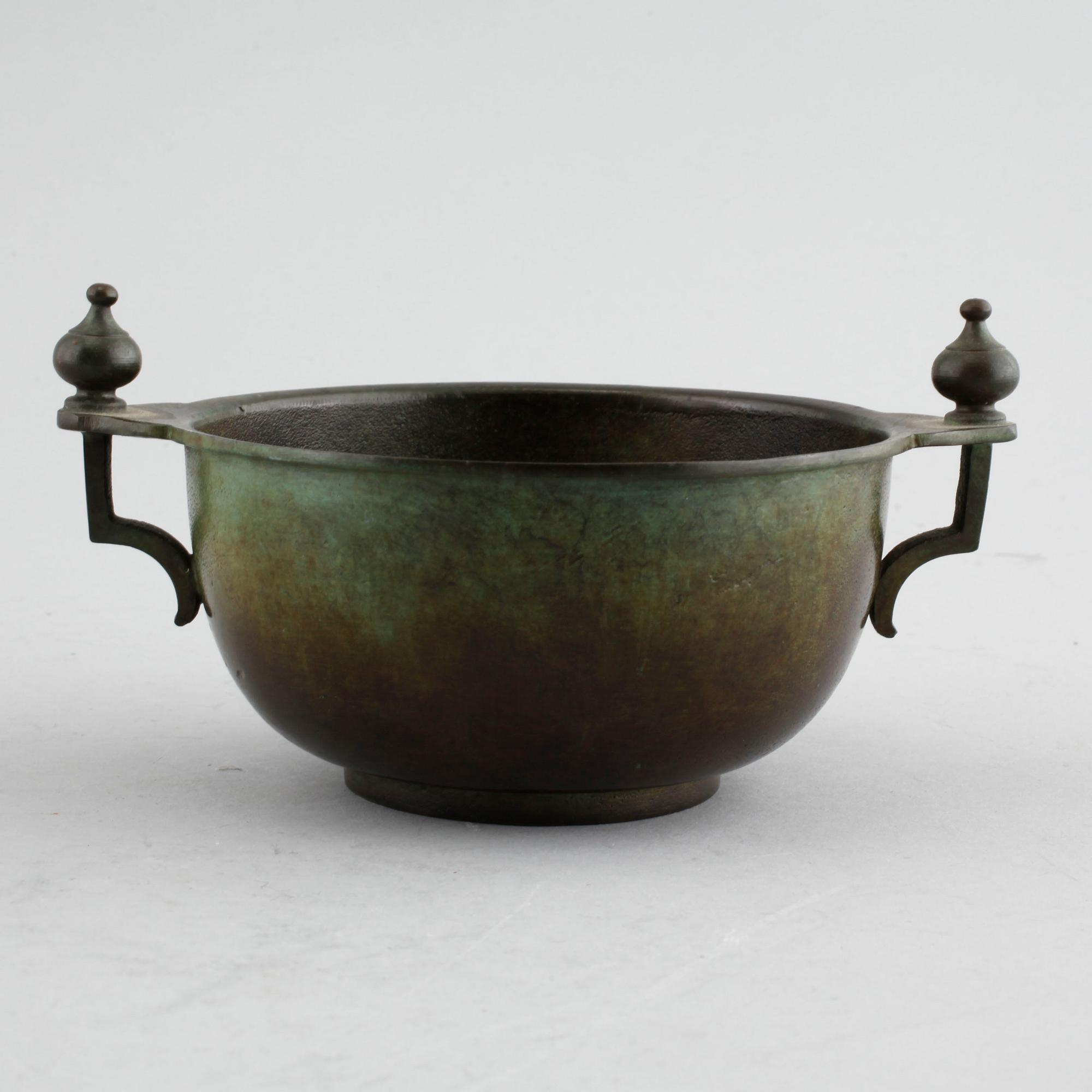 A bronze bowl by GAB, from the first half of the 20th century.
