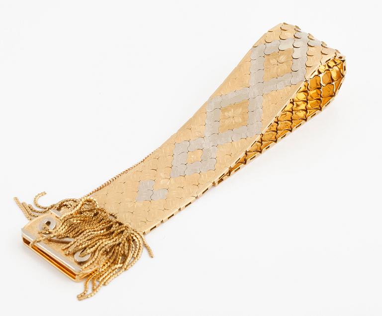 An tricolor gold bracelet with Italian hallmarks.