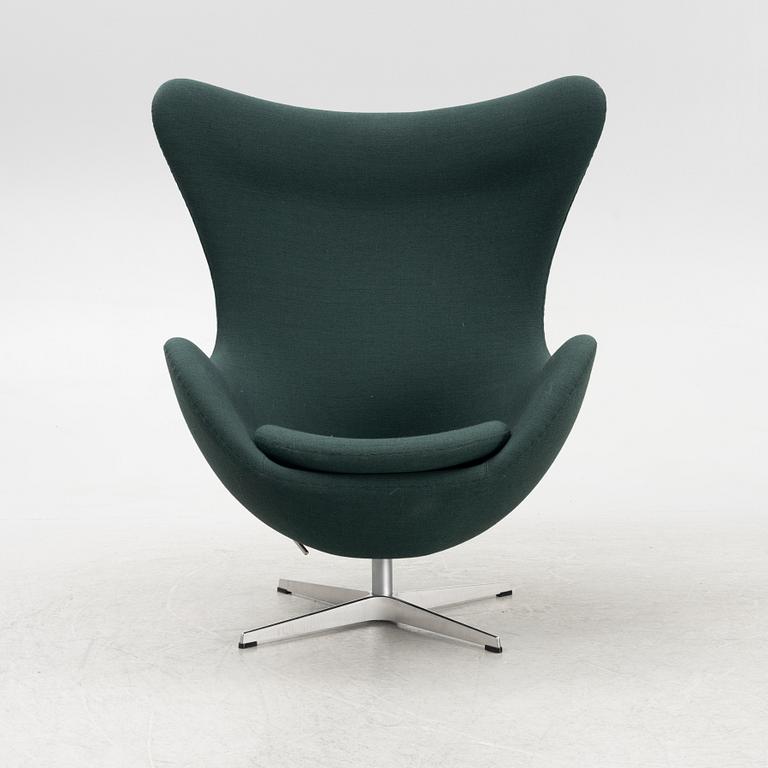 Arne Jacobsen, armchair, "Ägget", Fritz Hansen, 2021.