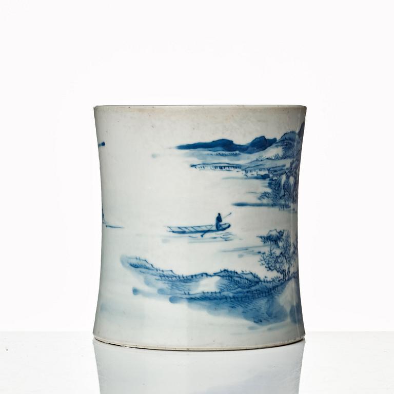 A blue and white brush pot, Qing dynasty, 19th Century.