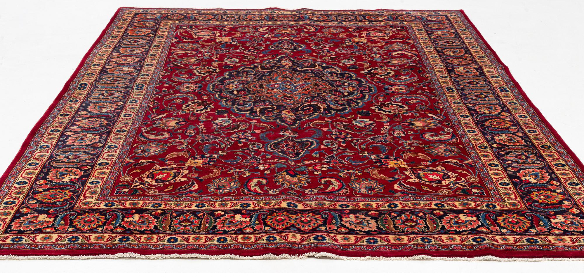 Matta, Meshed, ca 344 x 245 cm.