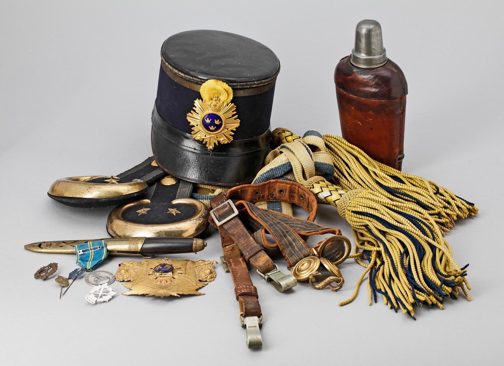 PARTI MILITARIA, 8 delar, Sverige, 1800/1900-tal.
