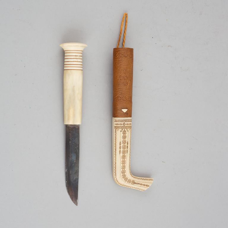 Per Sunna, a Sami rendeer horn knife, signed.