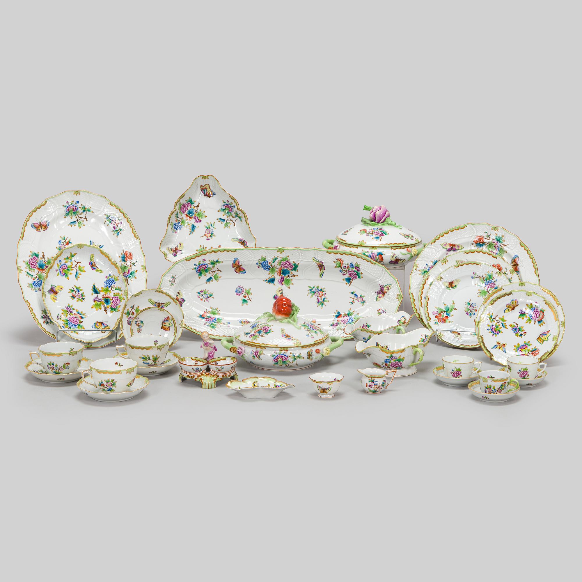 Herend, ruoka-astiasto, 91 osaa, posliinia, "Queen Victoria". Unkari.