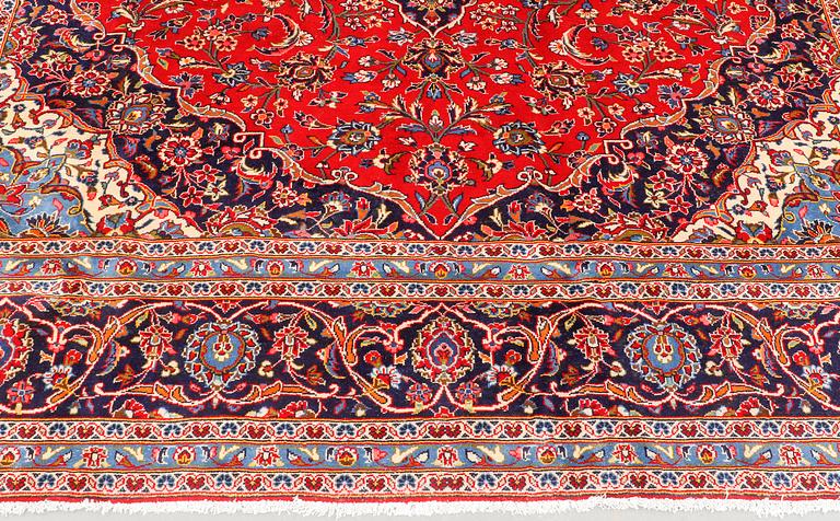 A carpet, Kashan, ca 401 x 302 cm.