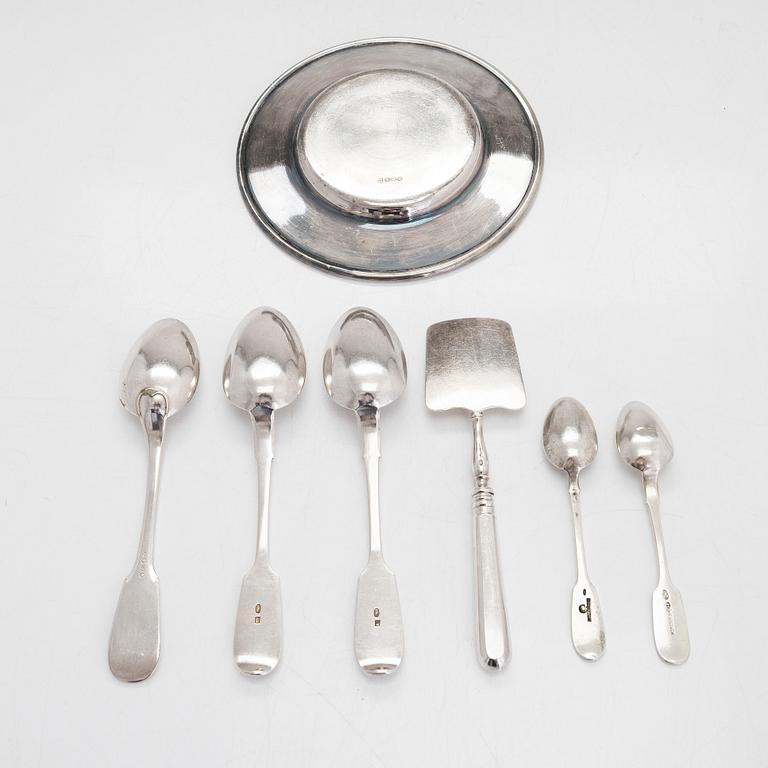 Four silver spoons and a server, Morozov, Ovchinnikov, Br. Grachev, and a silver-plated dish and spoon by A. Katsch.