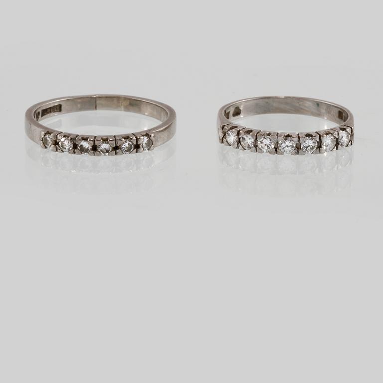 RINGAR, 2 st, 18K vitguld med briljantslipade diamanter, totalt 0.54 ct. Vikt 5,3 gram.