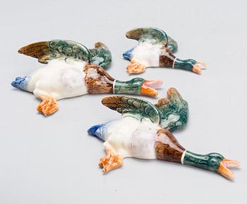 A SET OF THREE ROYAL DUX FLYING DUCKS.