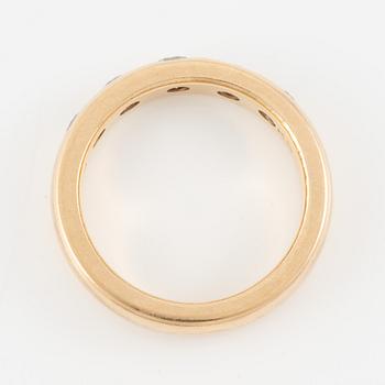 Ring, 18K gold with five brilliant-cut diamonds.