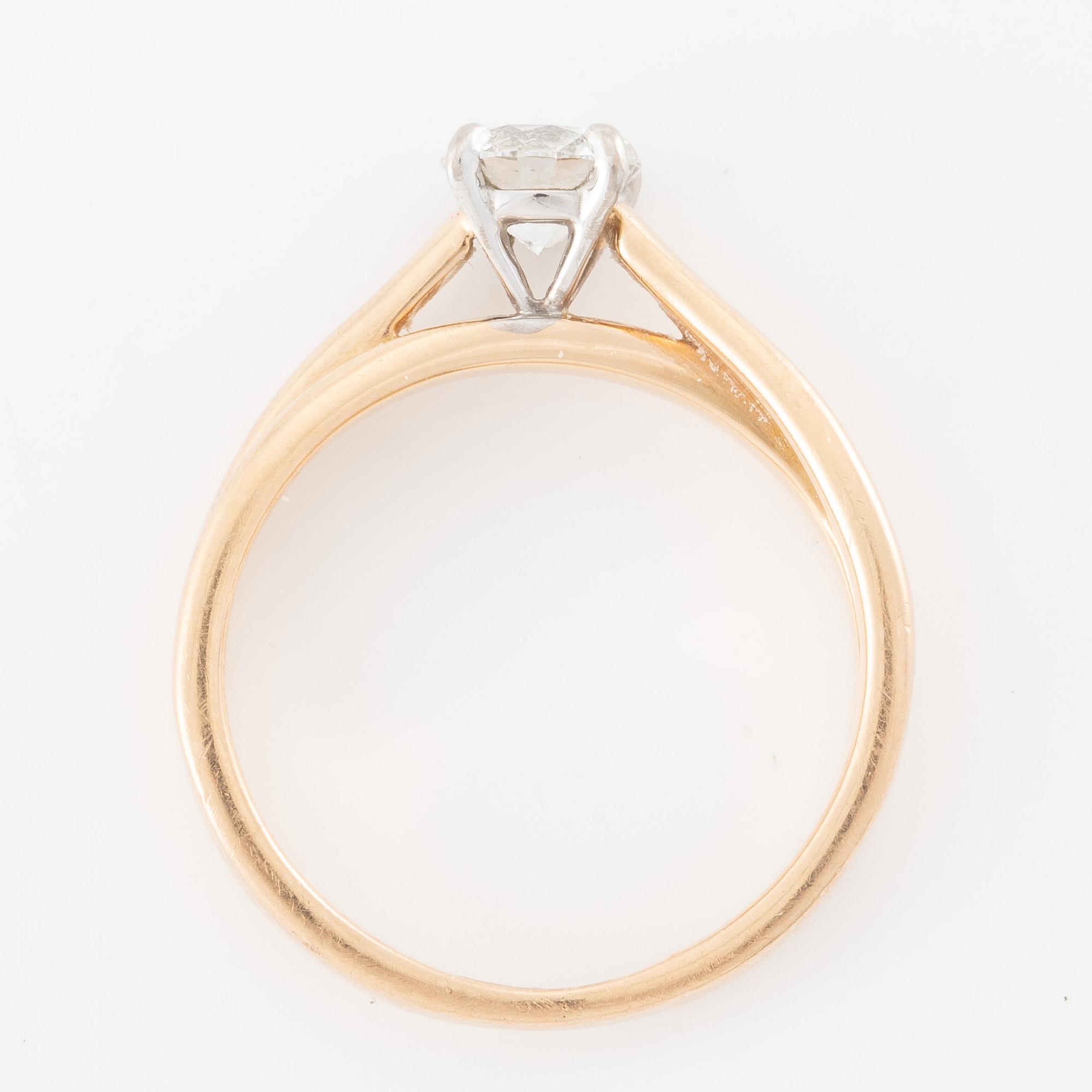 Ring 18K gold set with a round brilliant-cut diamond, by Or Du Monde Paris.