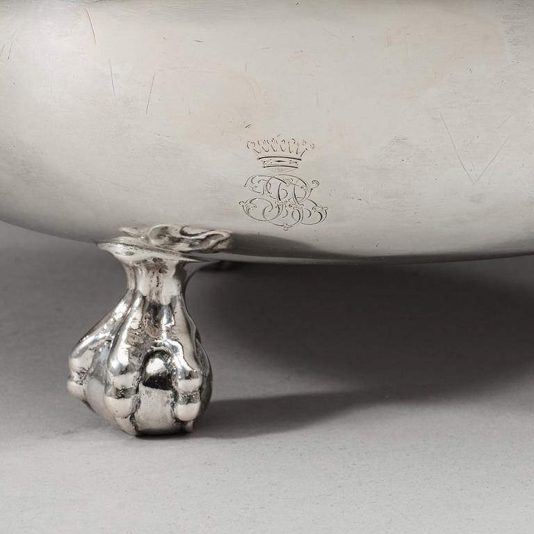 A Swedish 17th century parcel-gilt bowl and cover, Friedrich Richter (Stockholm 1668-1700-). Before 1689.