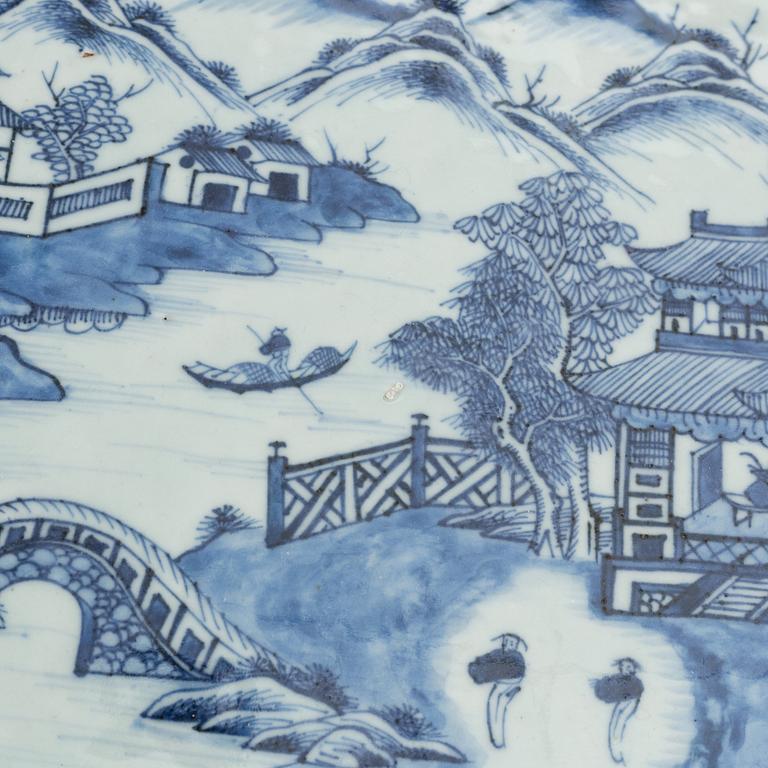 A Chinese blue and white porcelain serving dish, Qing dynasty, Qianlong (1736-95).