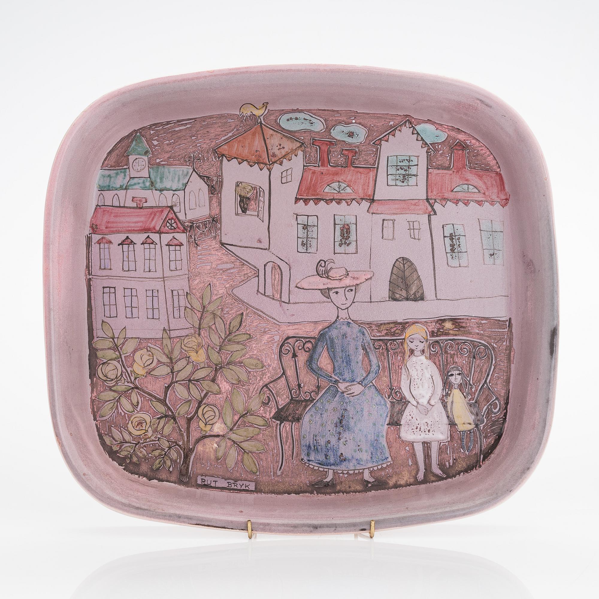 Rut Bryk, a ceramic dish signed Rut Bryk and a tergo Bryk Arabia.