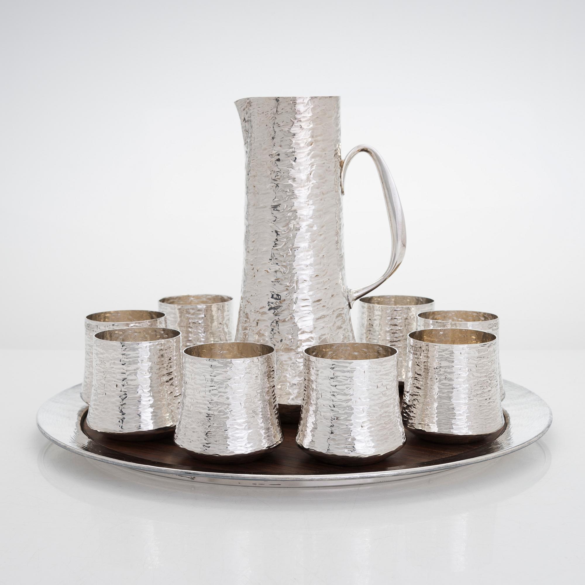 Tapio Wirkkala, bricka, tillbringare och bägare, 8 st, silver och palisander, Kultakeskus, Tavastehus 1973 och 1976.