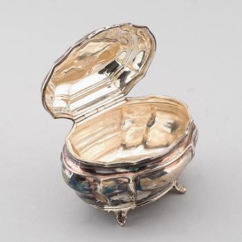 SOCKERSKRIN, silver, Goldsmiths Company, 112 Regent Street, London 1900. Vikt ca 243 g.