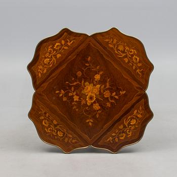 KLAFFBORD, rokokostil 1900-talets första hälft.