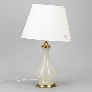 BORDSLAMPA, glas, 1900-talets mitt. Inköpta på Firma Svenskt Tenn, modellnr 2583.