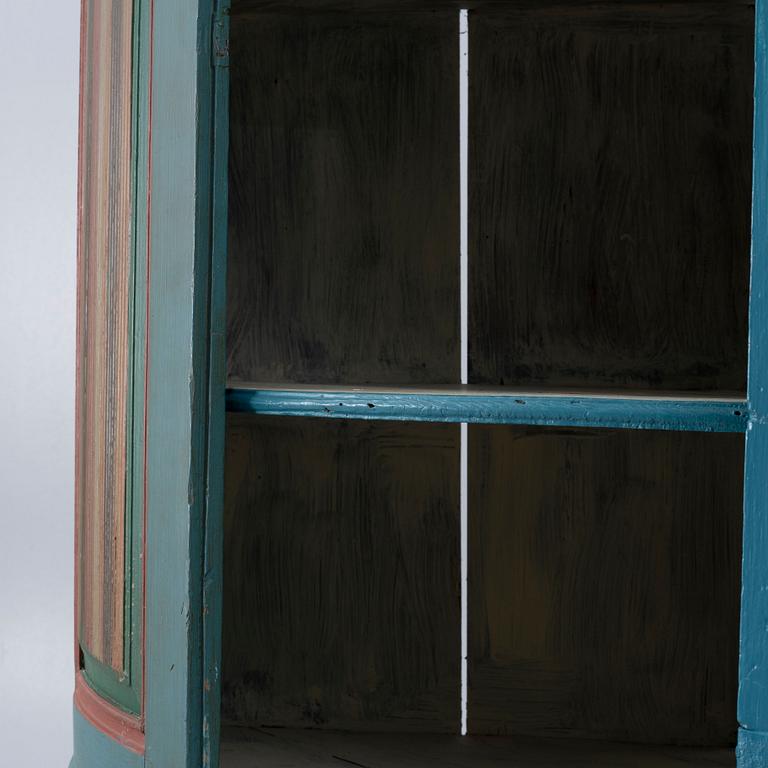 Corner cabinet, 18th/19th century.