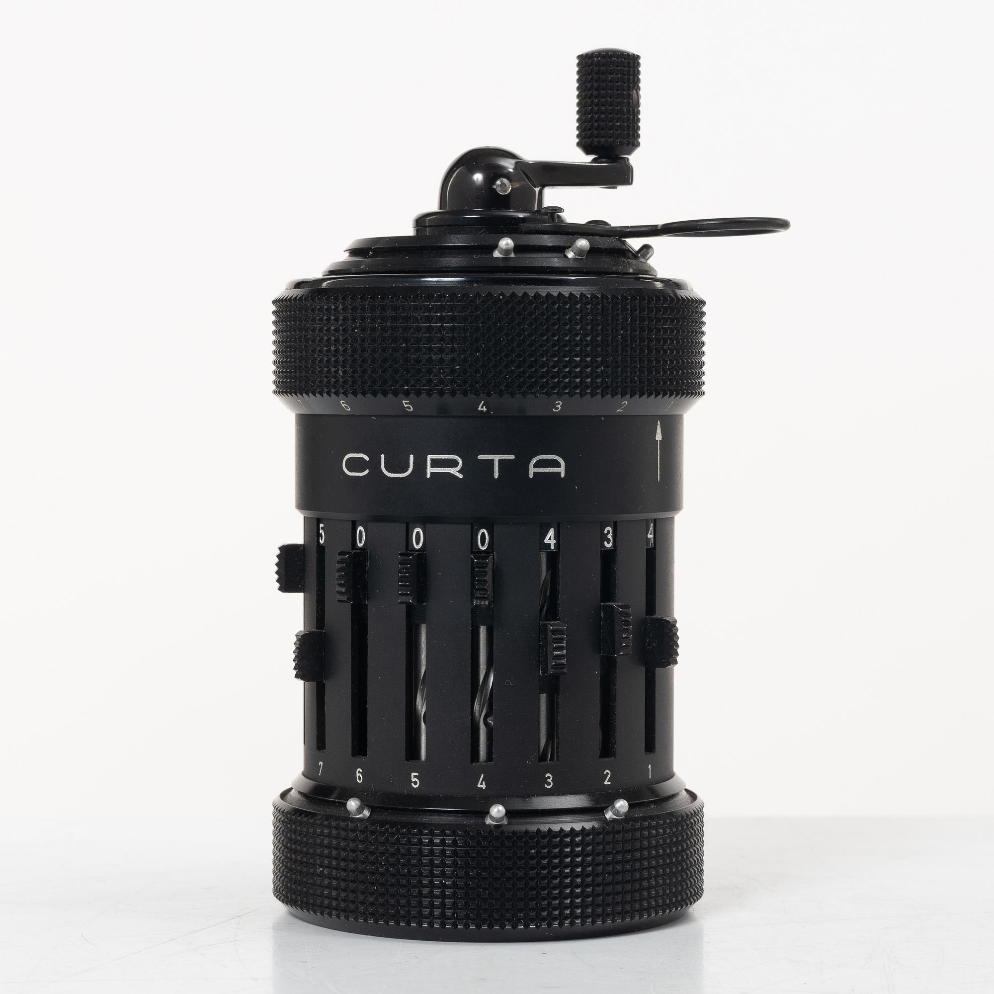 Räknemaskin, "Curta, Type I", utvecklad av Curt Herzstark, Contina AG Mauren, Lichtenstein, formgiven 1947.