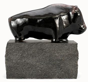 1211. An Ulla & Gustav Kraitz stoneware bull, Fogdarp, Förslövsholm.