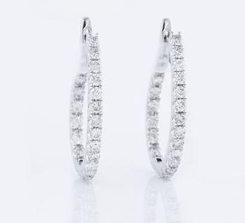 A pair of ca 1.90 cts brilliant cut diamond earrings.