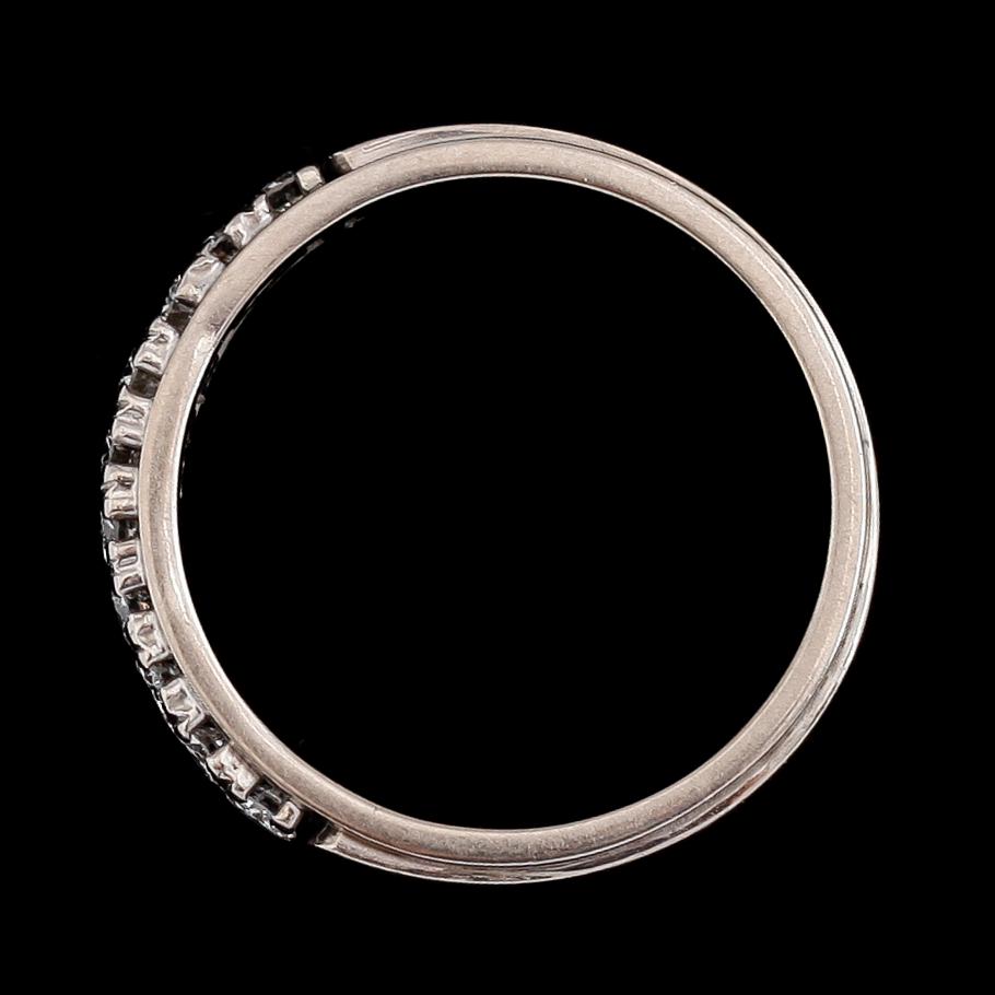 ALLIANSRING, 18 k vitguld, 10 diamanter tot ca 0.40 ct, svenska stämplar, 1964.