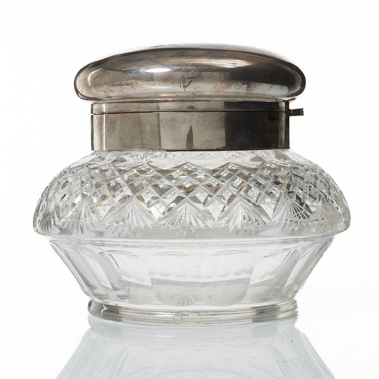 Skål med lock, slipad kristall och sterlingsilver, Tyskland omkring år 1900.