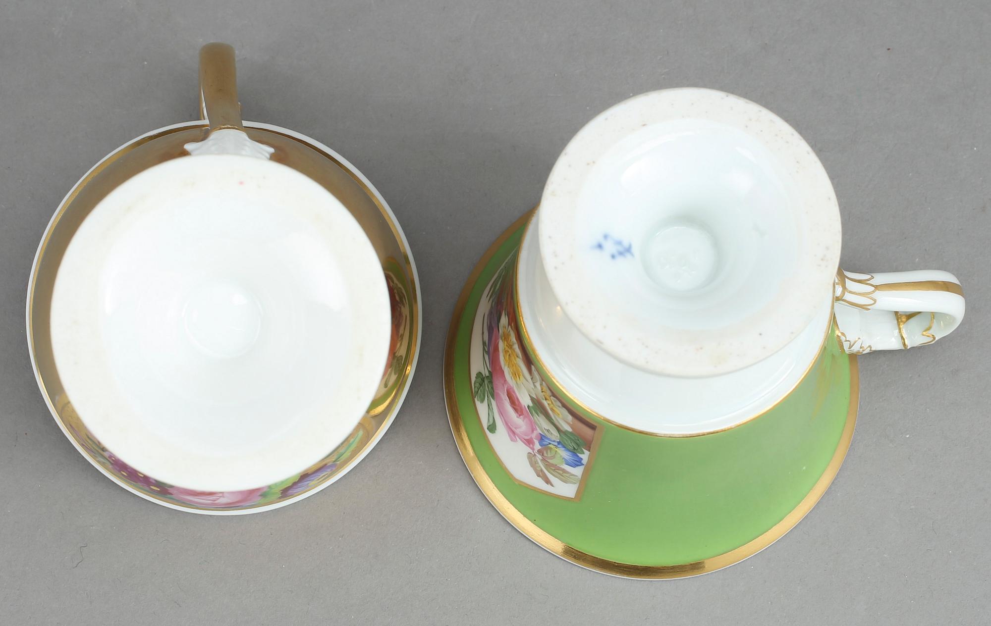 KOPPAR MED FAT,  2 st, porslin, empire/empiretyp, 1800-talets första hälft - 1900-talets första hälft.
