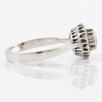 Ring, 18K white gold with brilliant-cut diamonds.