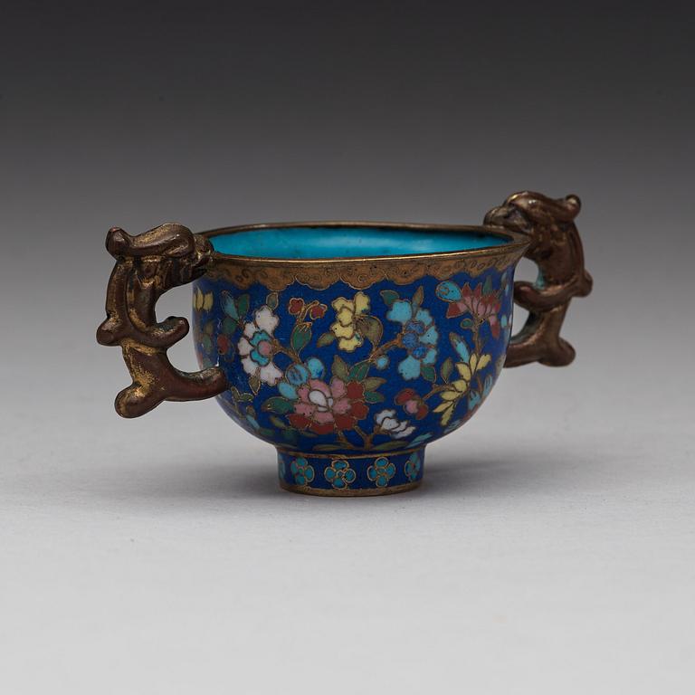 A cloisonné wine cup with handles, Qing dynasty, 19th Century.