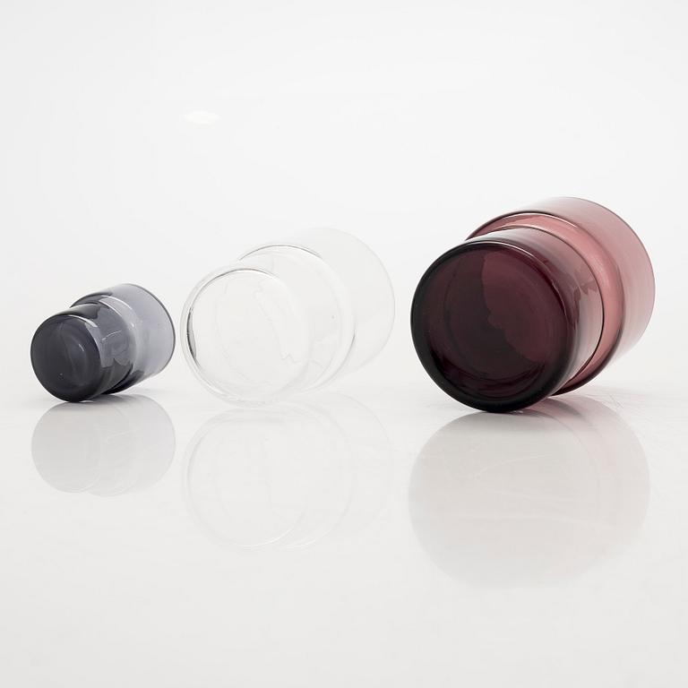 Saara Hopea, dricksglas, 26 st och kannor, 2 st, Nuutajärvi Notsjö.