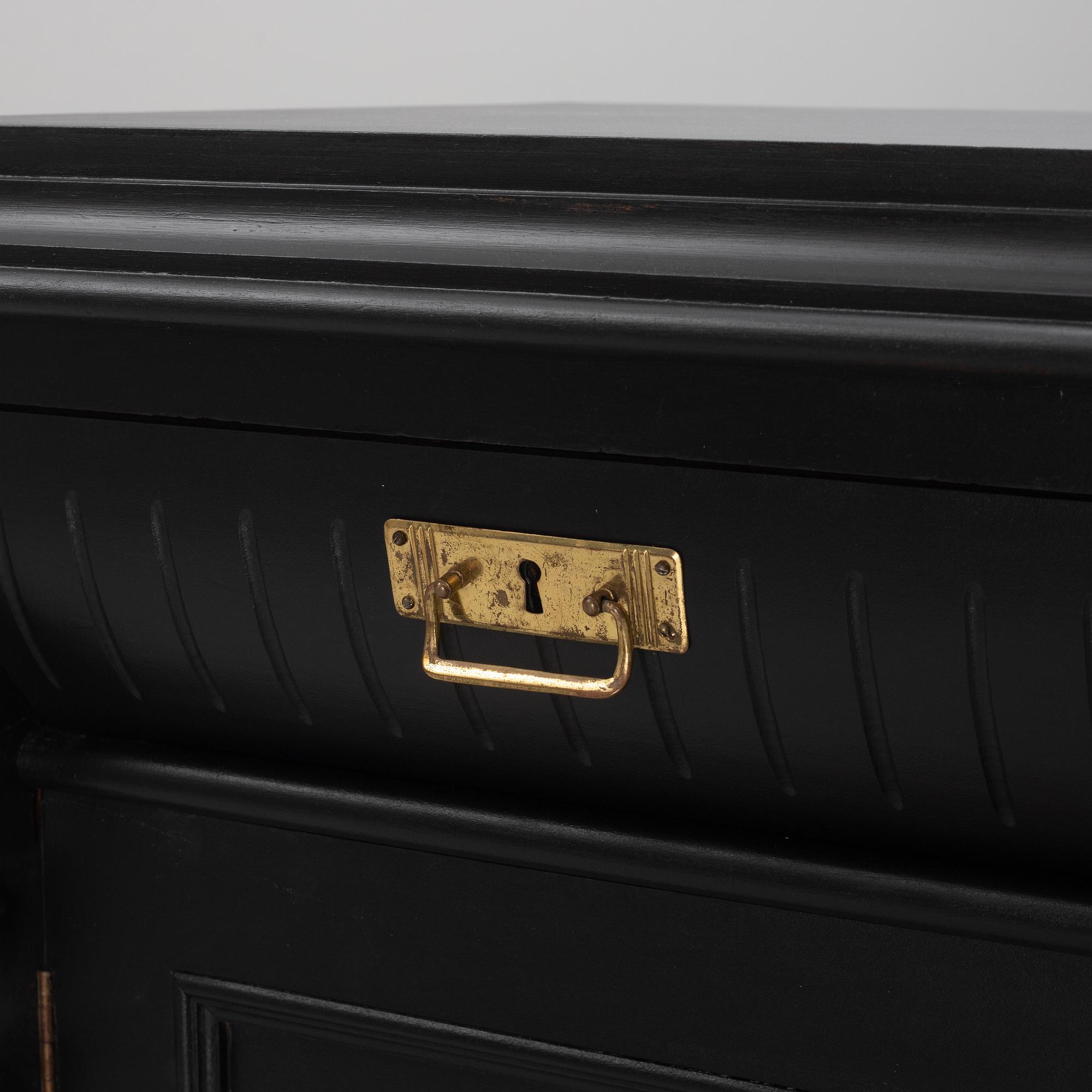 Sideboard/skänk omkring 1900.