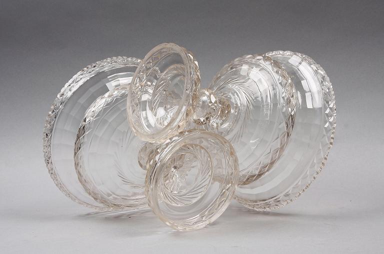 SKÅLAR PÅ FOT, ett par, glas, empire, Frankrike. 1800-talets första hälft.