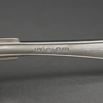 SERVISDELAR, 21 stycken, silver, "Svensk spets", bla GAB, Stockholm, 1932. Vikt ca 106g.