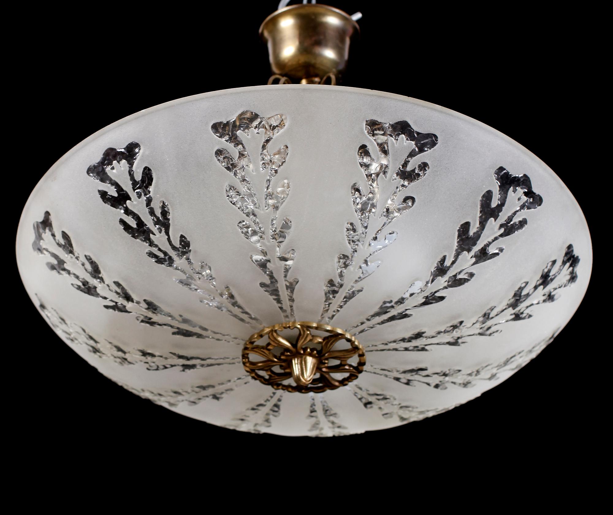 TAKLAMPA, glas, möjligen Orrefors, 1900-talets första hälft. Höjd ca 40 cm.
