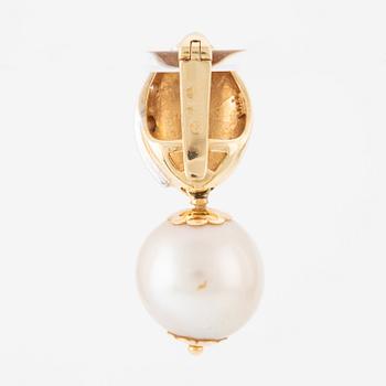 Pendant, 18K gold with small brilliant-cut diamonds and a cultured South Sea pearl.