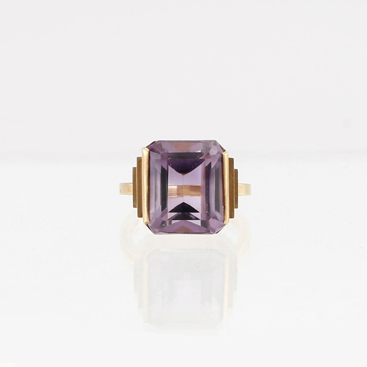 Wiwen Nilsson, ring 18K guld med en trappslipad ametist, Lund 1970.