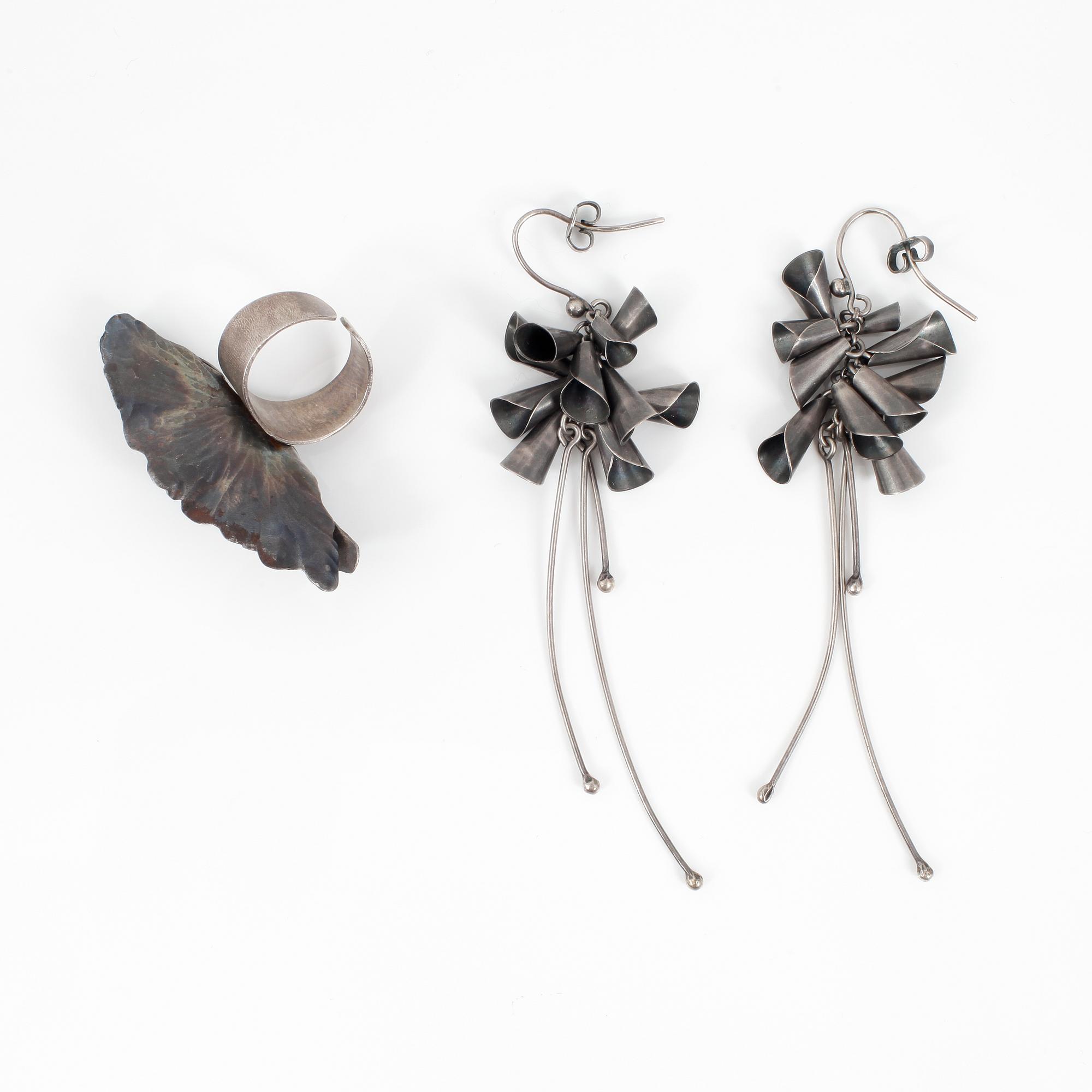 ÖRHÄNGEN, samt, RING, silver, bl a Petra Schou, 2000-tal.