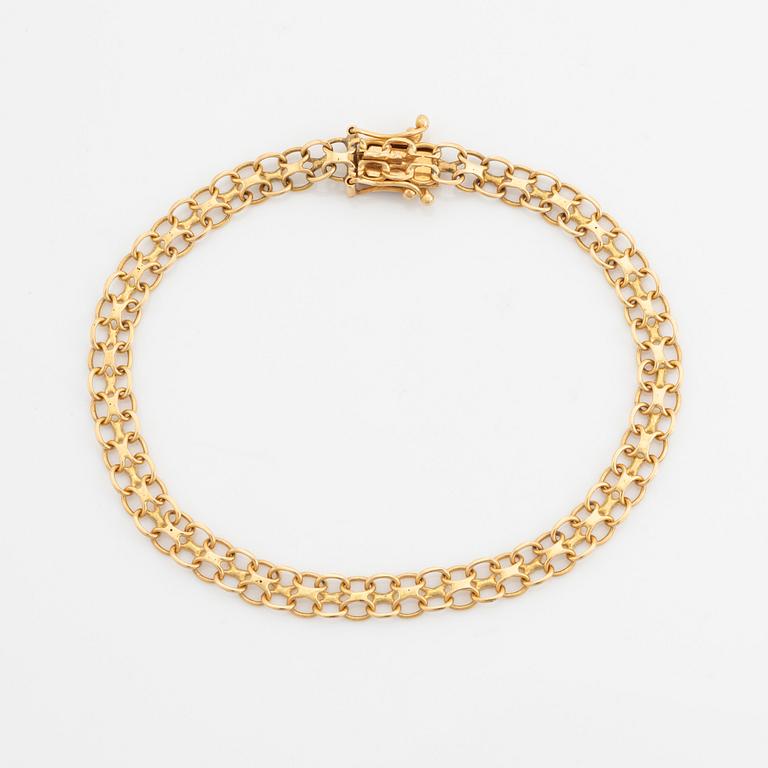 18K gold bracelet.