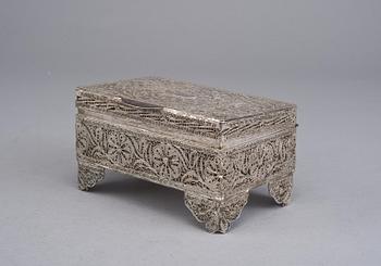 SKRIN, silver, filigranarbete, 1900-tal. Svenska importstämplar. Vikt 190 g.