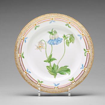 A set of 12 Royal Copenhagen "Flora Danica" dinner dishes, Denmark, 20th Century.