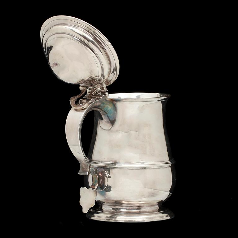 DRYCKESKANNA, silver, trol Richard Bayley, London 1742-43. 1300 g.