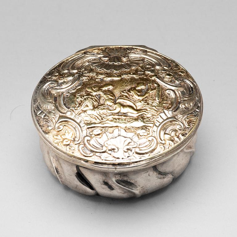 A Swedish 18th century parcel-gilt silver snuff-box, unidentified makers mark.