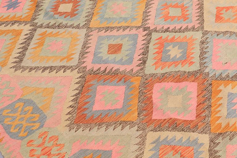 MATTO, Kilim, ca 300 x 204 cm.