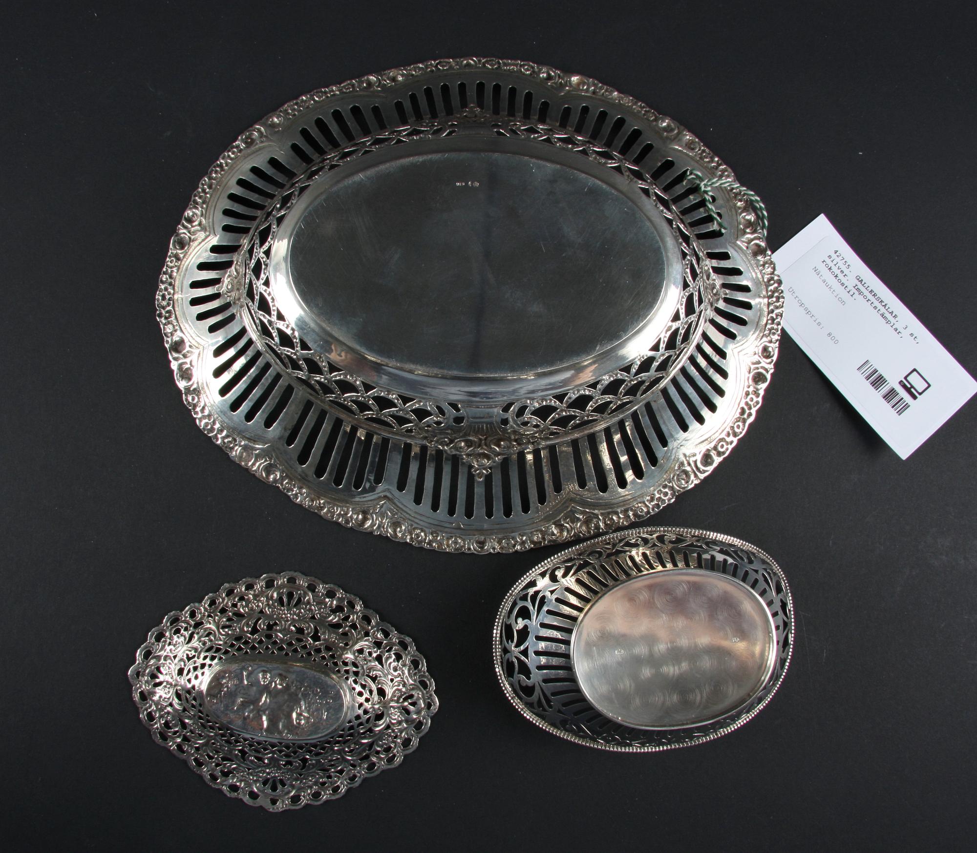 GALLERSKÅLAR, 3 st, silver. Importstämplar, rokokostil.