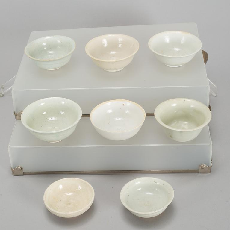 Eight white glazed Southeast asian ceramic bowls, 16th/17th century.