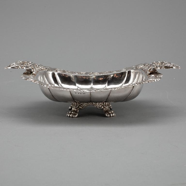 SKÅLFAT, silver, Gustaf Möllenborg, Stockholm, 1800-talets första hälft (otydlig årsstämpel). Vikt ca 408 gram.