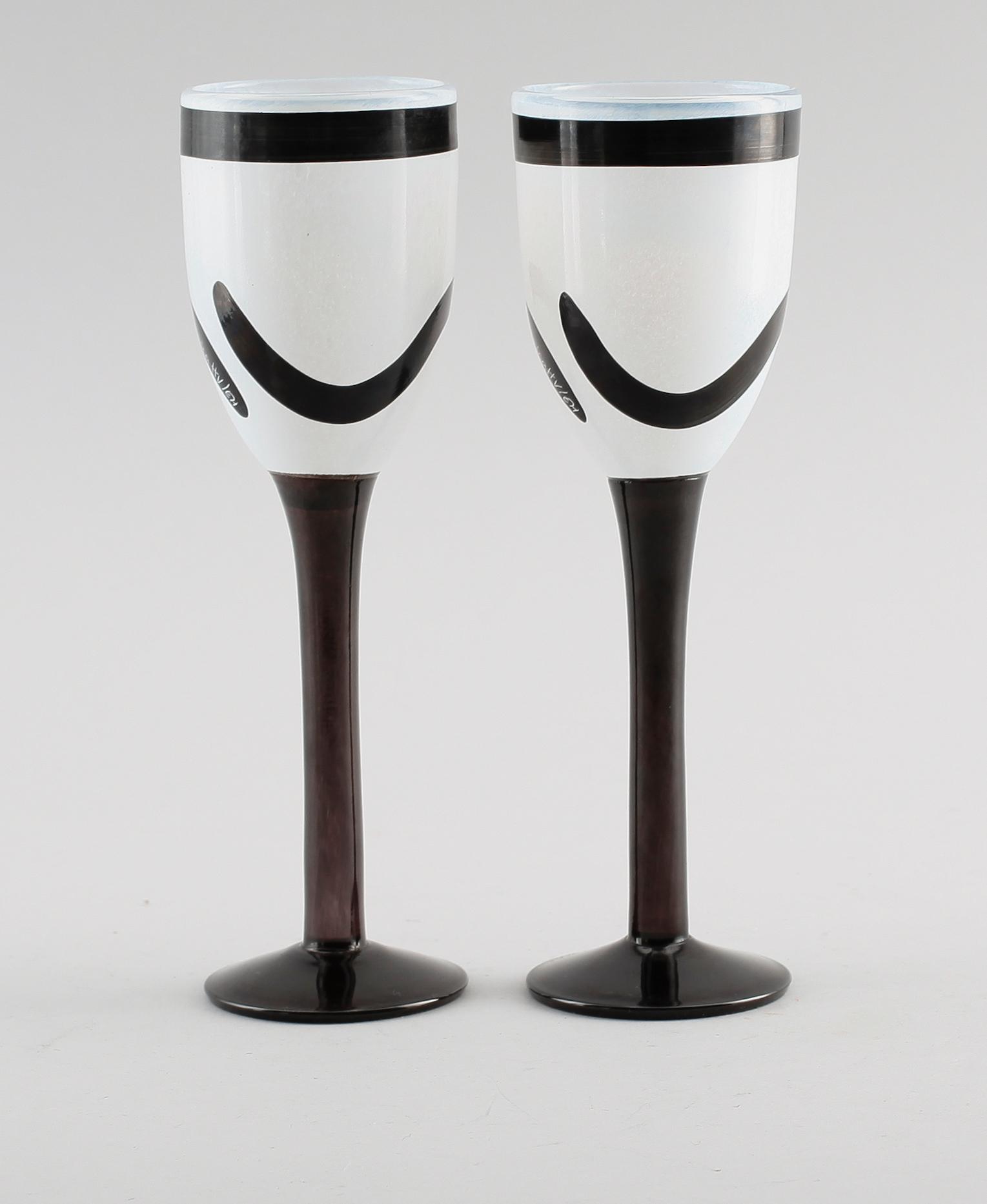 POKALGLAS, 2 st, glas, "Caramba", Ulrica Hydman-Vallien, Kosta Boda.